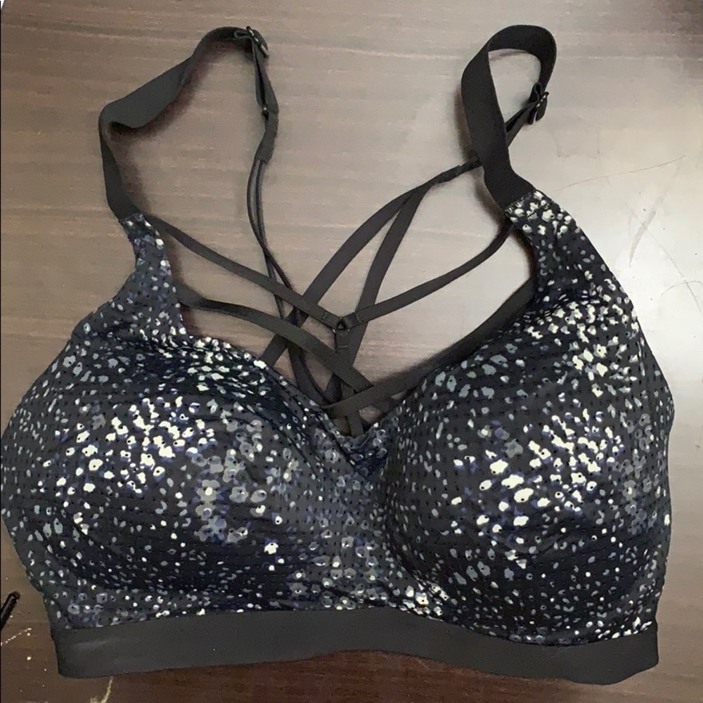 New strappy Victoria Secret Sport sports bra